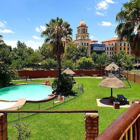 Merry Monte Casino Lodge House In Fourways Sandton Exterior foto