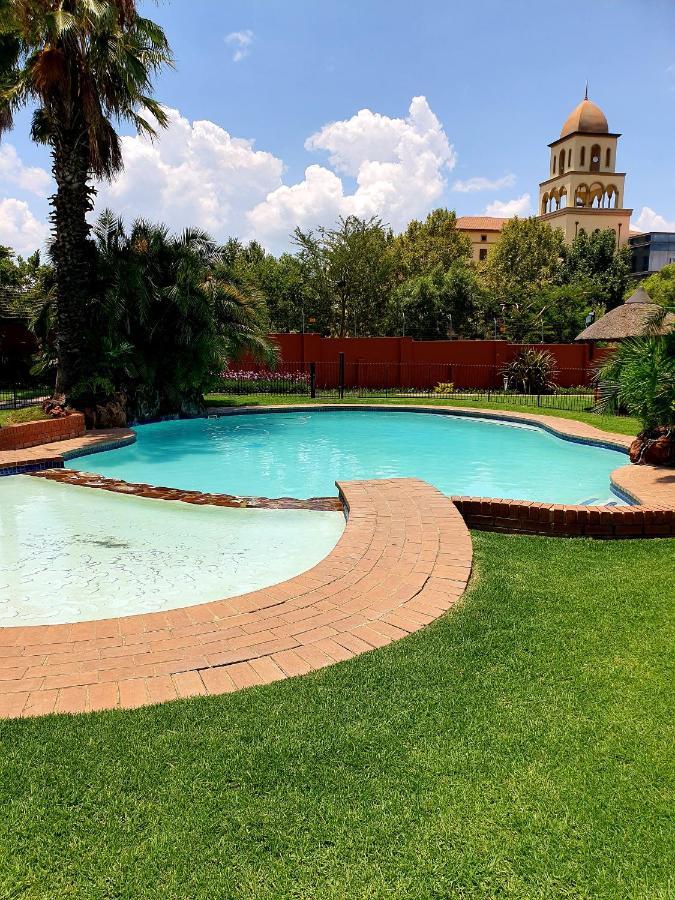 Merry Monte Casino Lodge House In Fourways Sandton Exterior foto
