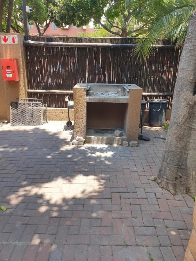 Merry Monte Casino Lodge House In Fourways Sandton Exterior foto